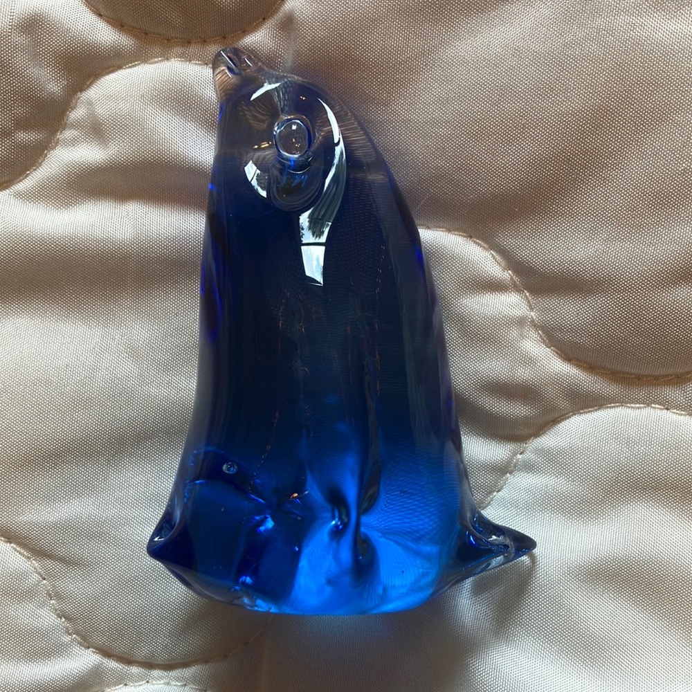 Adorable vintage blown glass blue penguin desk or dresser decor!